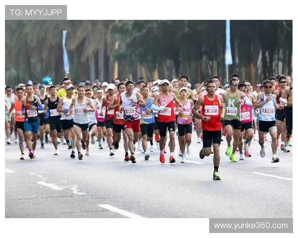 深圳城市马拉松点评:滑板队展现灵活性与团队协作的精彩瞬间