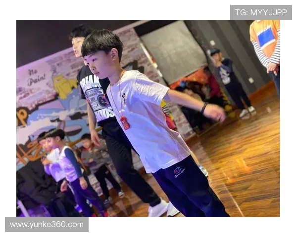 成都街舞队的阵地战解析与街舞文化的崛起探讨